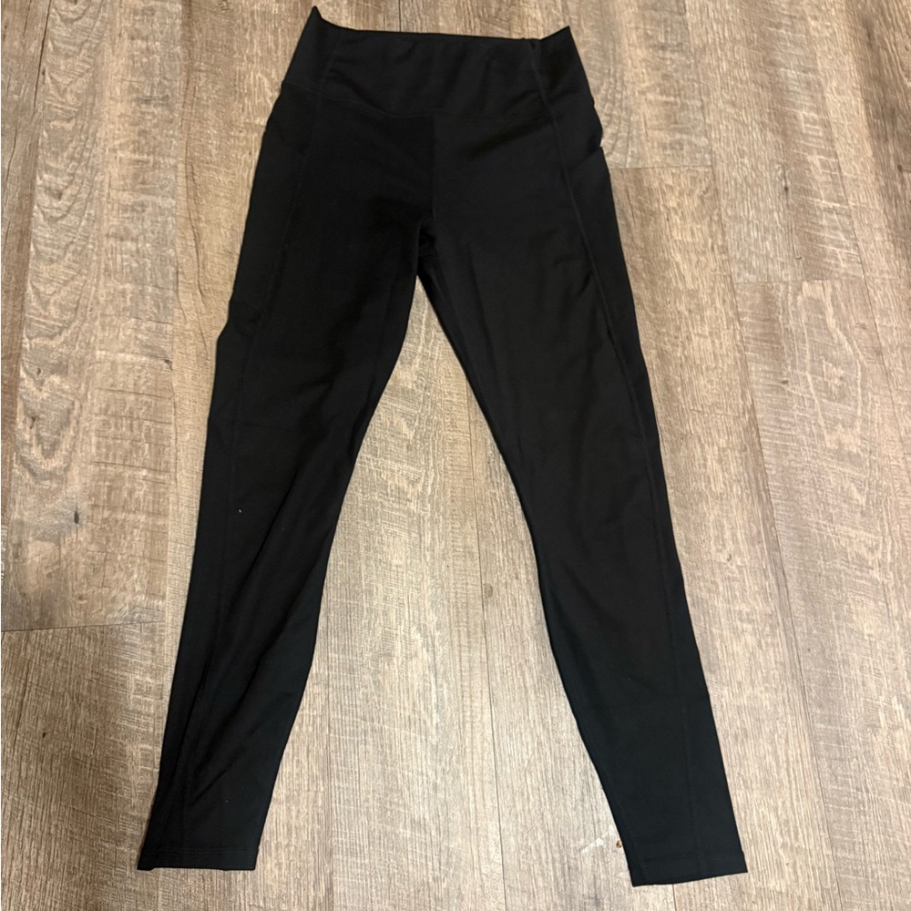 Fabletics oasis Black High-Waisted Leggings with side pocket